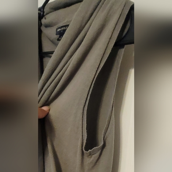 Banana Republic Sleeveless Cardigan - Picture 4 of 7